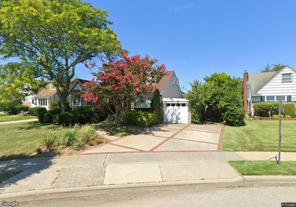 866 Helene St, Wantagh, NY 11793 - photo 1