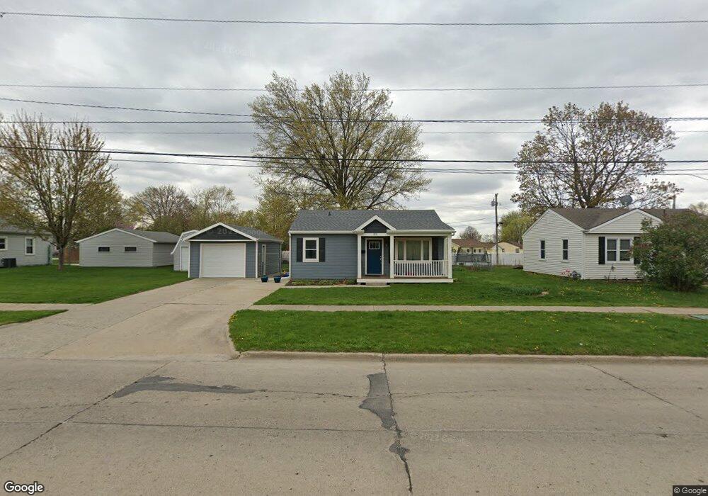 1711 N 4th Ave E, Newton, IA 50208 - photo 1