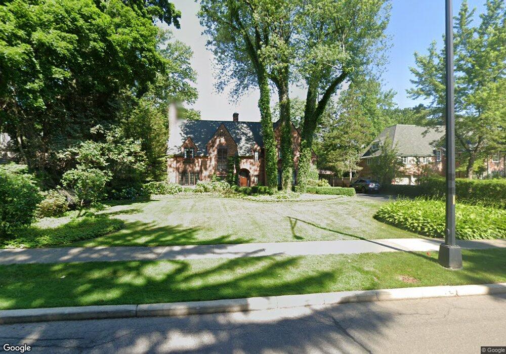 185 Ridge Rd, Grosse Pointe Farms, MI 48236 - photo 1