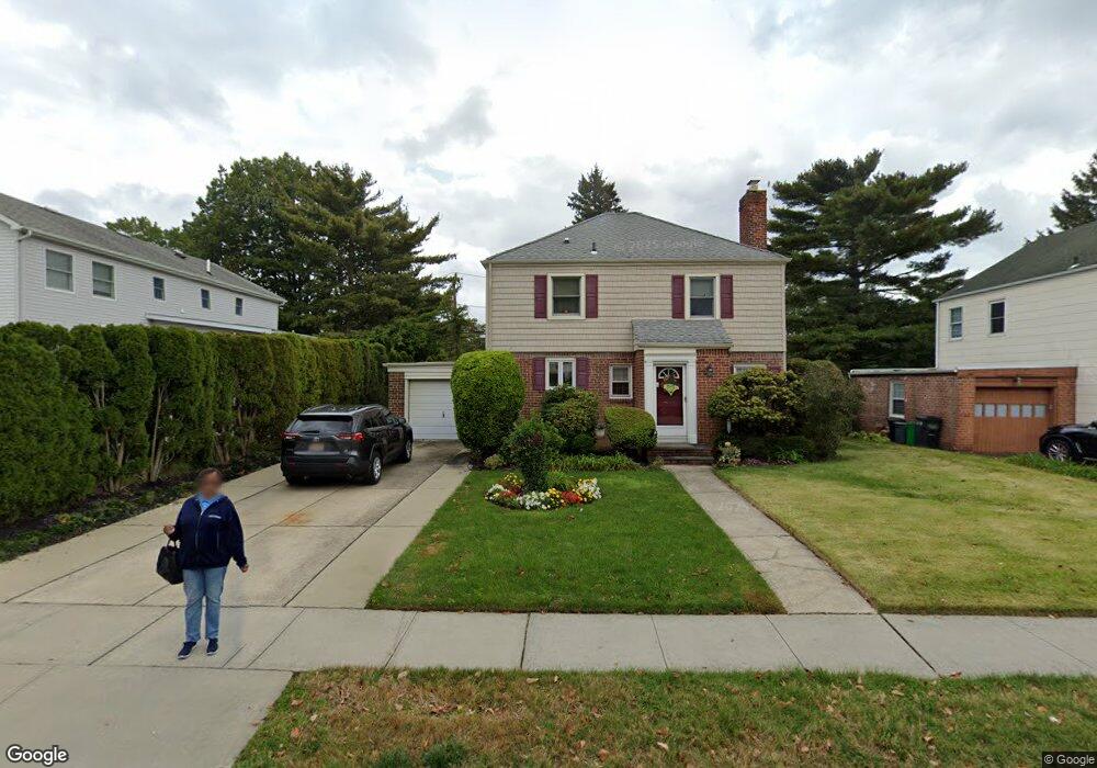 21 Maple St, Garden City, NY 11530 - photo 1