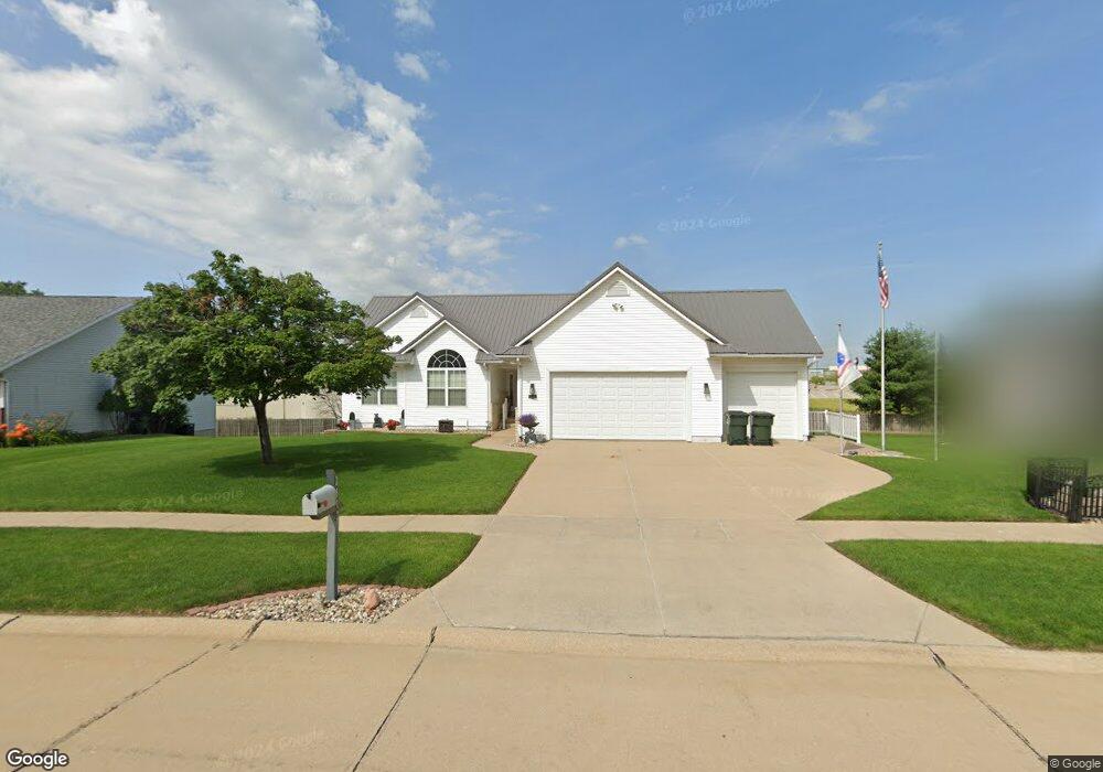 2612 31st St SW, Cedar Rapids, IA 52404 - photo 1