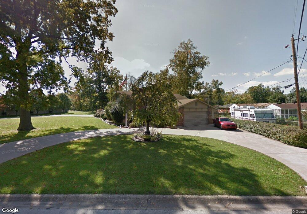 1905 Twin Oaks Dr, New Albany, IN 47150 - photo 1