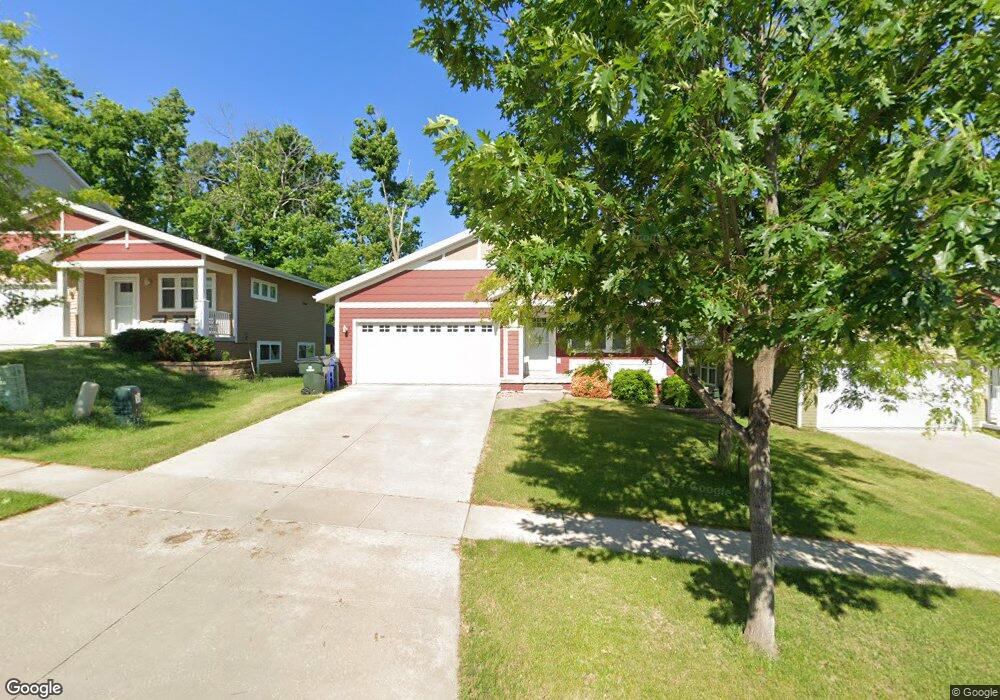 2116 Sugar Creek Dr NW, Cedar Rapids, IA 52405 - photo 1