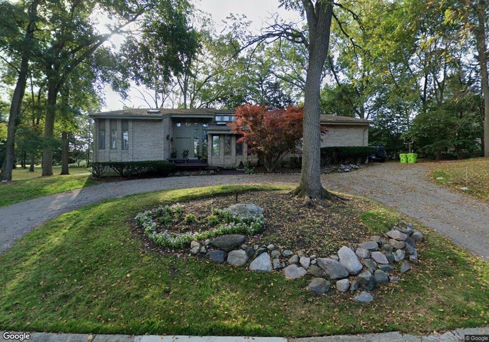 4061 Lakeridge Ln, Bloomfield Hills, MI 48302 - photo 1