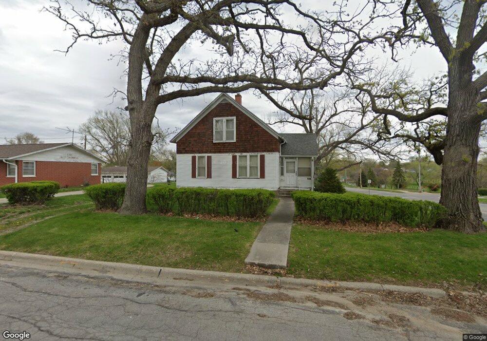 722 E 4 1/2 St S, Newton, IA 50208 - photo 1