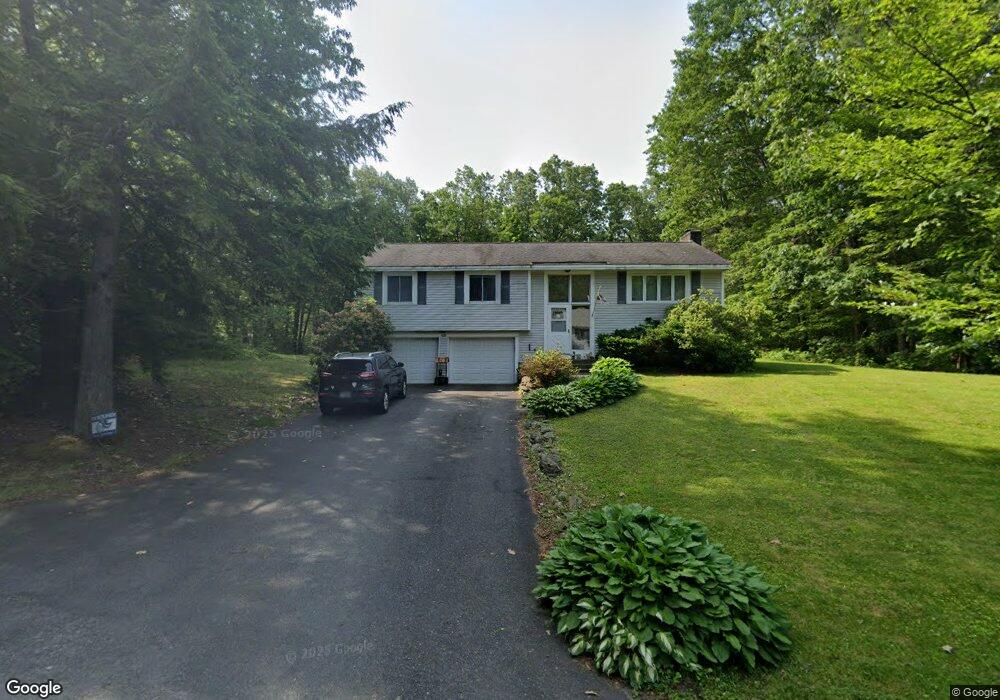 420 Pendleton Ln, Londonderry, NH 03053 - photo 1