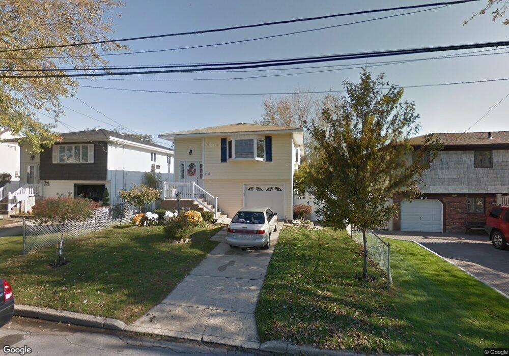 246 Riviera Pkwy, Lindenhurst, NY 11757 - photo 1