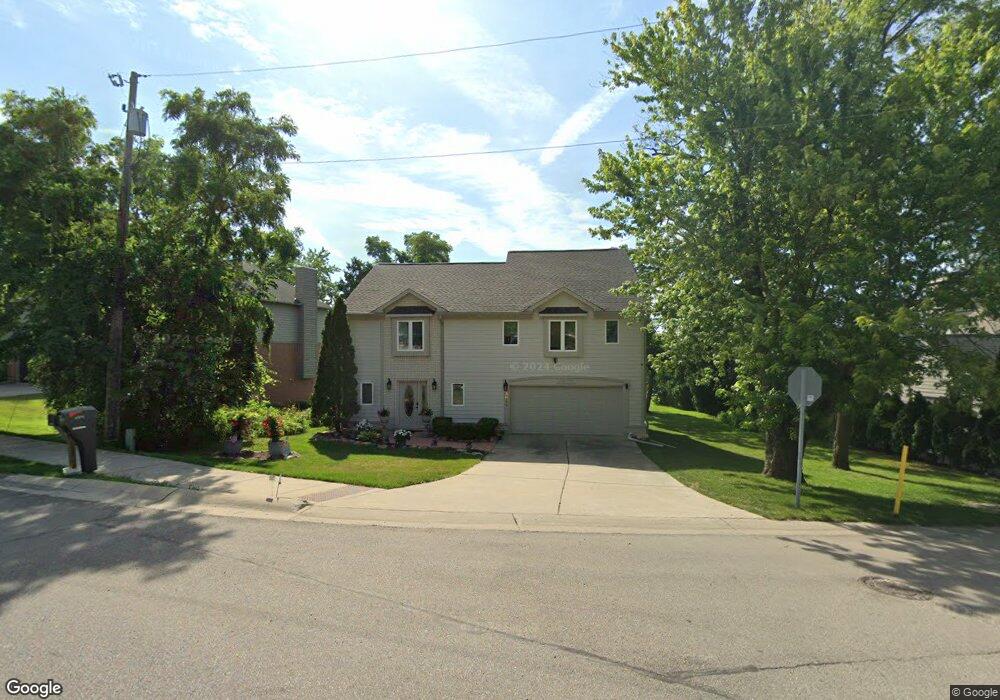 3899 Green Lake Rd, West Bloomfield, MI 48324 - photo 1