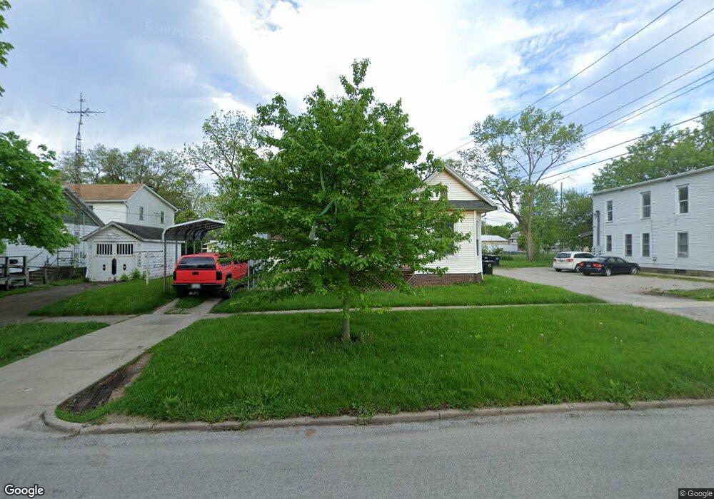 209 N 10th St, Mattoon, IL 61938 - photo 1