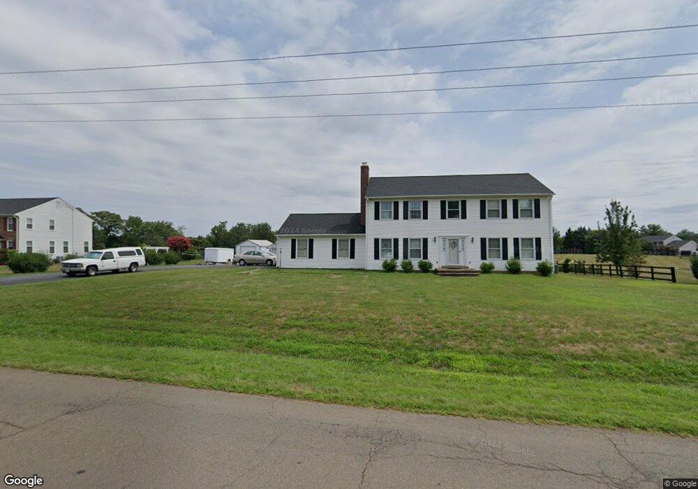 6757 Lake Dr, Warrenton, VA 20187 - photo 1