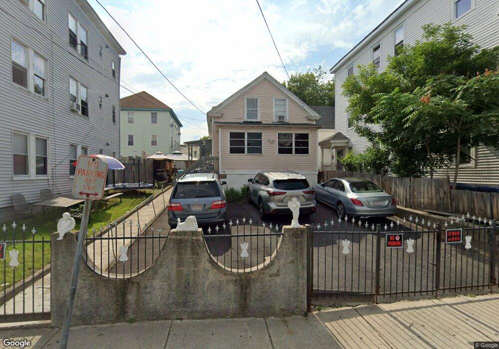 42 Bennington St, Lawrence, MA 01841 - photo 1