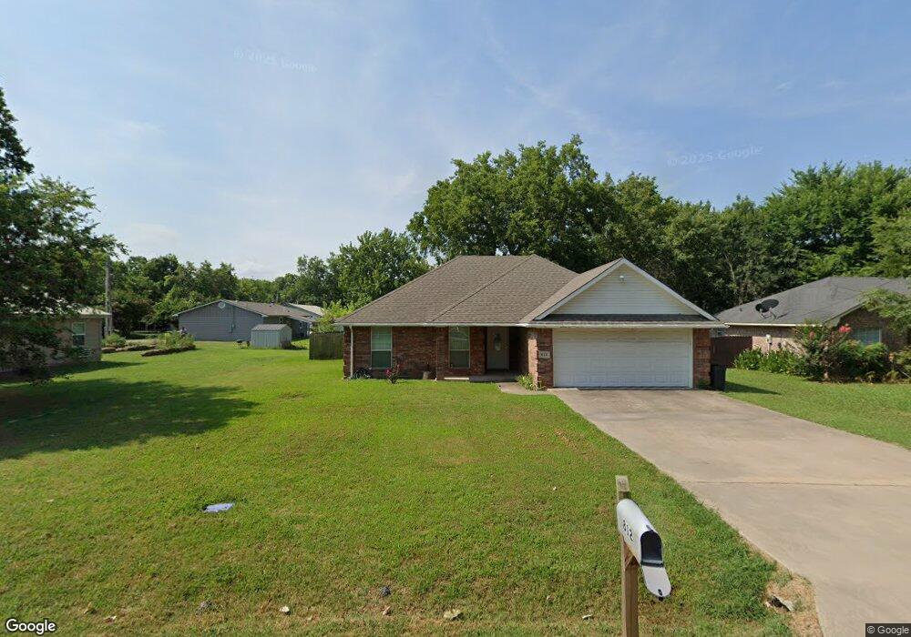 812 E 11th St, Bonham, TX 75418 - photo 1