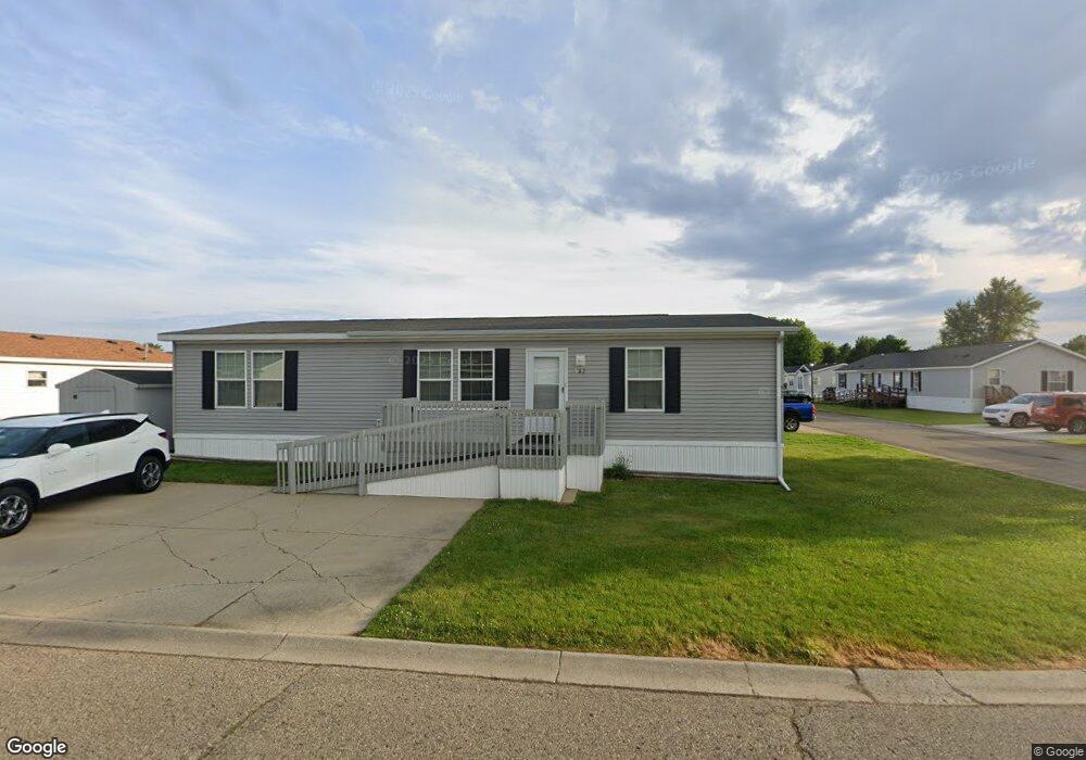 542 Continental Cir, Davison, MI 48423 - photo 1