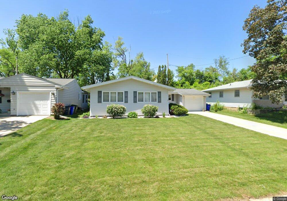 651 35th St SE, Cedar Rapids, IA 52403 - photo 1