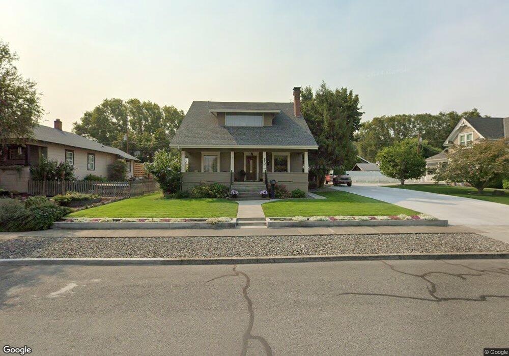 910 E 11th St, the Dalles, OR 97058 - photo 1