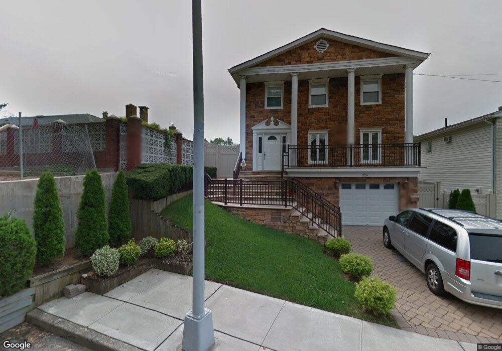 226 Thomas St, Staten Island, NY 10306 - photo 1