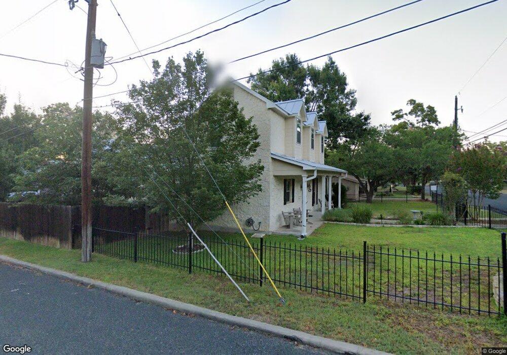 612 W Travis St, Fredericksburg, TX 78624 - photo 1