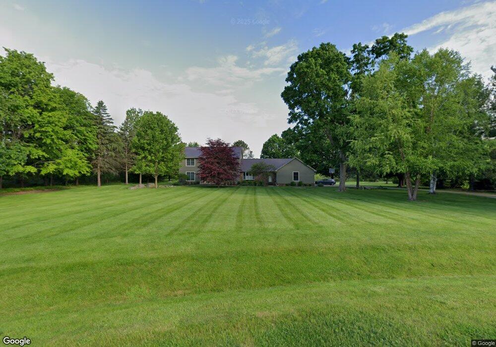 2404 Western Meadows Dr, Flushing, MI 48433 - photo 1