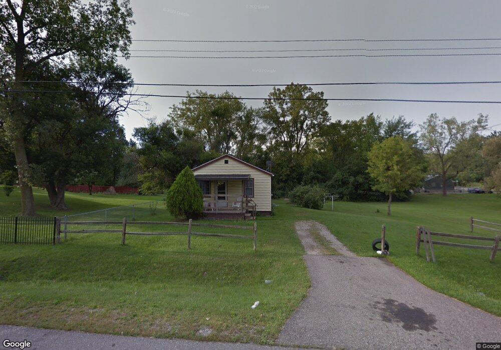 1352 E Kurtz Ave, Flint, MI 48505 - photo 1