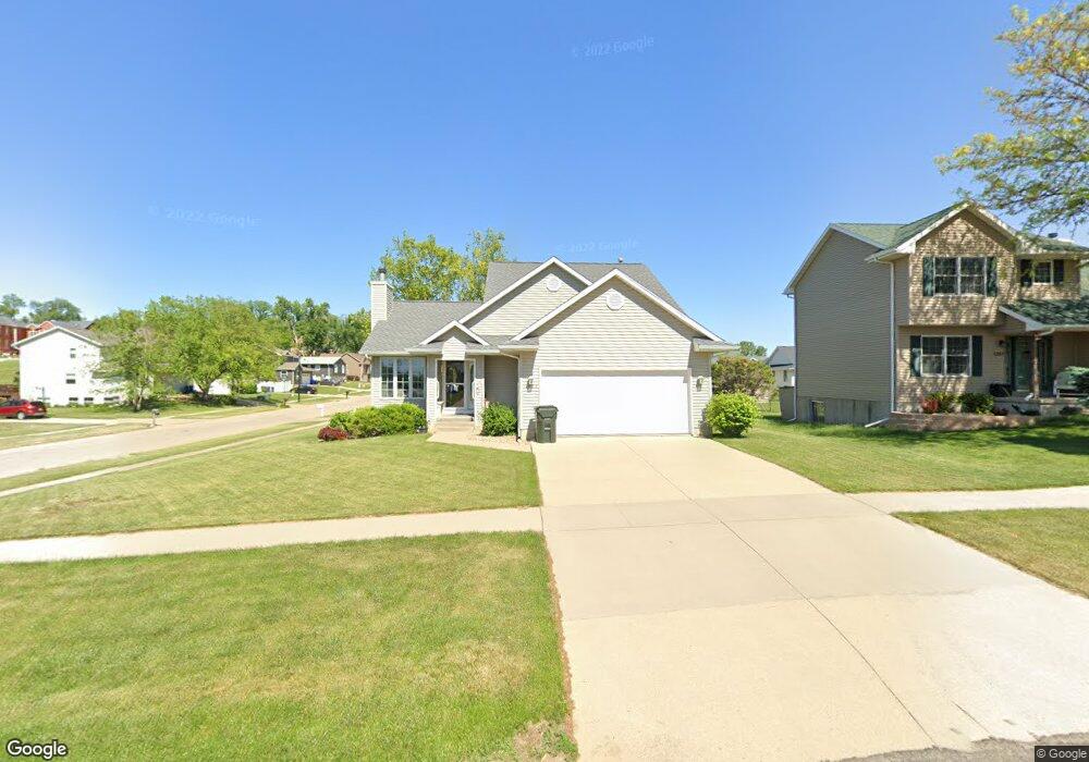 1363 Wiley Blvd NW, Cedar Rapids, IA 52405 - photo 1