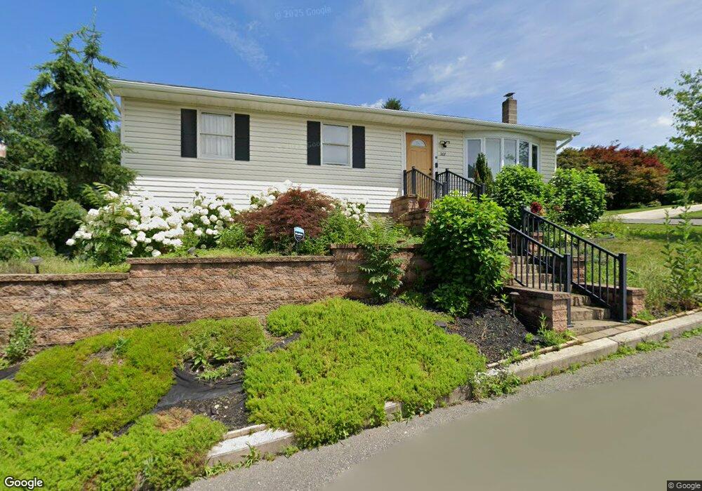 207 Yetten Cir, Tamaqua, PA 18252 - photo 1