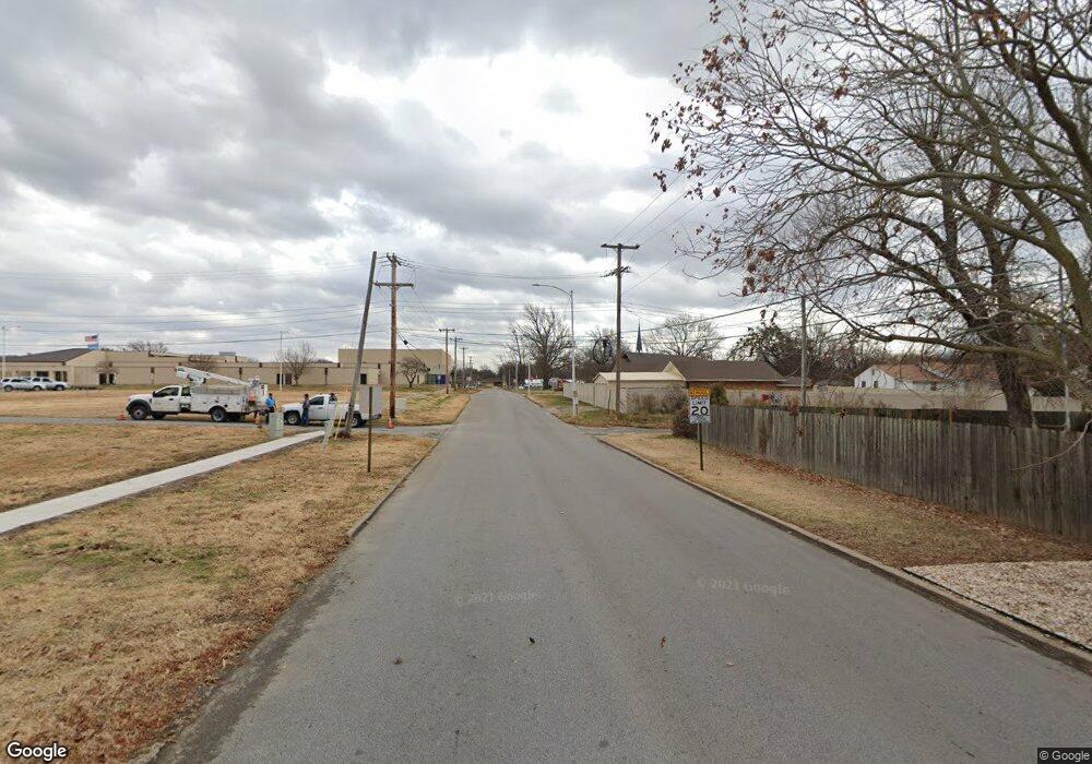 525 SE 1st St, Pryor, OK 74361 - photo 1