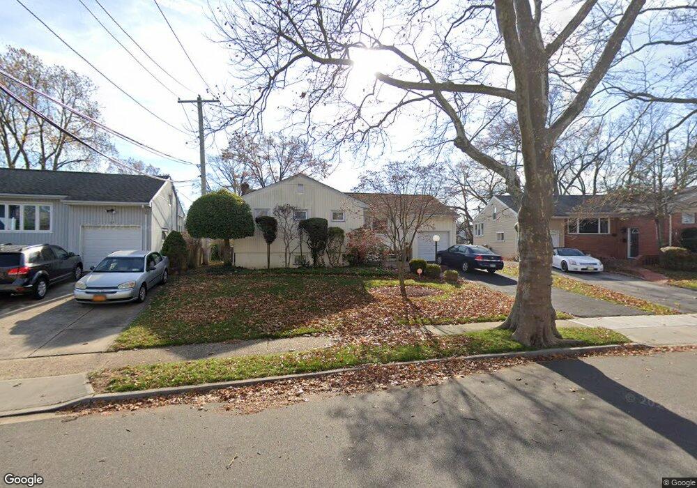 67 Cloverfield Rd S, Valley Stream, NY 11581 - photo 1