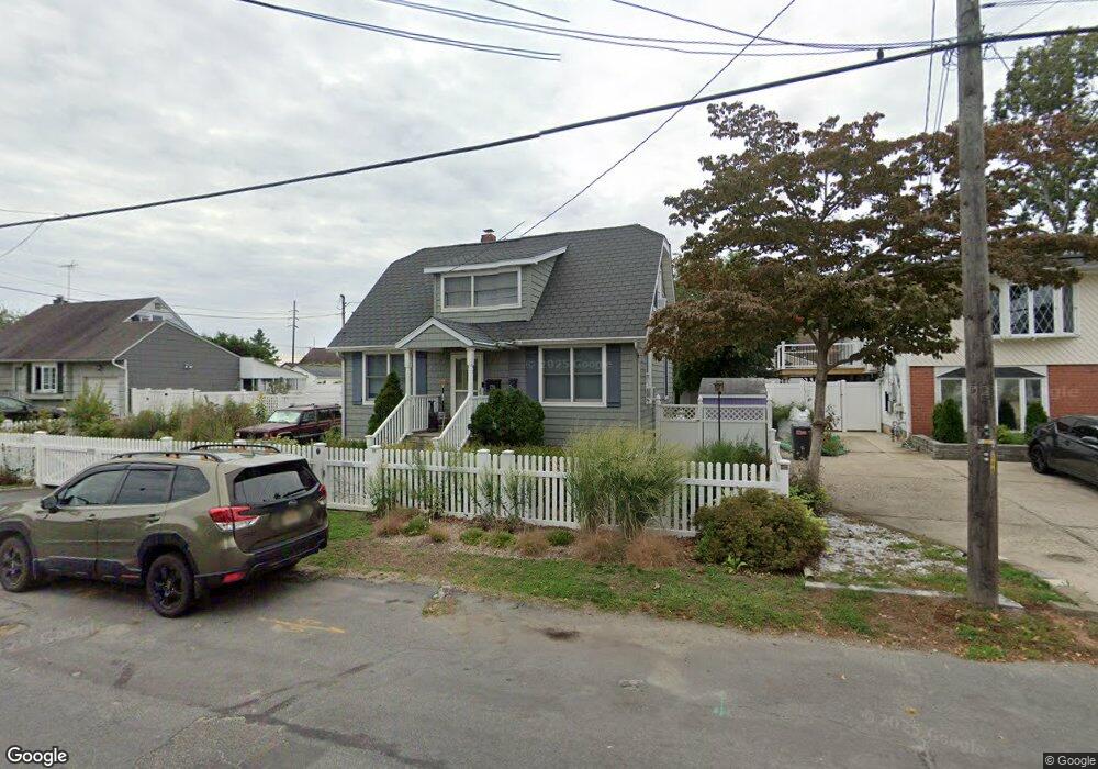 235 29th St, Lindenhurst, NY 11757 - photo 1