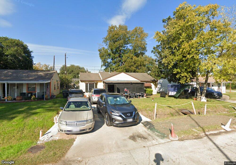 2806 Stallings Dr, Houston, TX 77088 - photo 1
