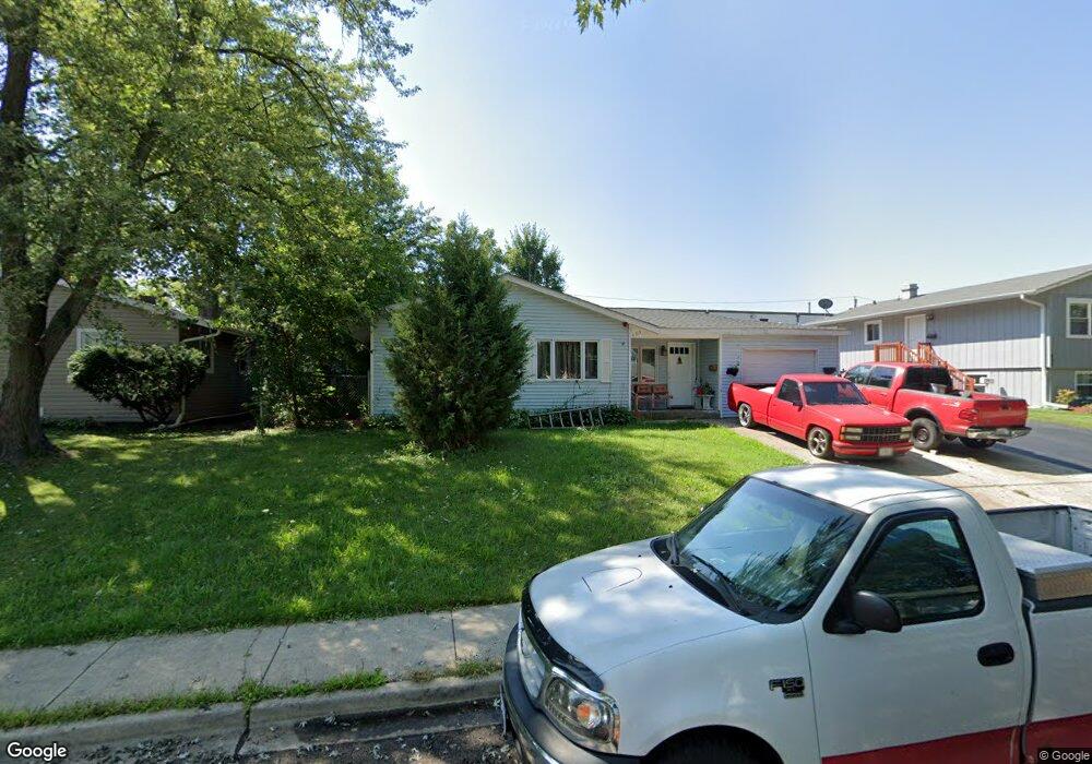 605 Topeka Dr, Carpentersville, IL 60110 - photo 1