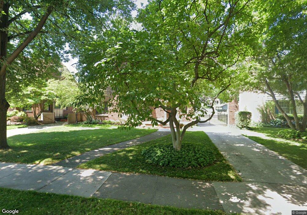 557 Fisher Rd, Grosse Pointe, MI 48230 - photo 1