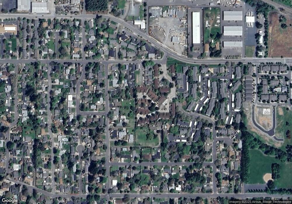 1225 SE Roundtable Dr, Grants Pass, OR 97526 - photo 1