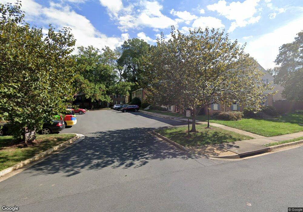 9621 Lindenbrook St, Fairfax, VA 22031 - photo 1