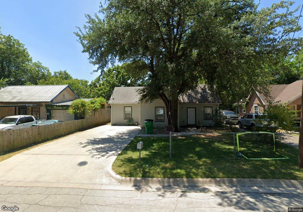729 N Clements St, Gainesville, TX 76240 - photo 1