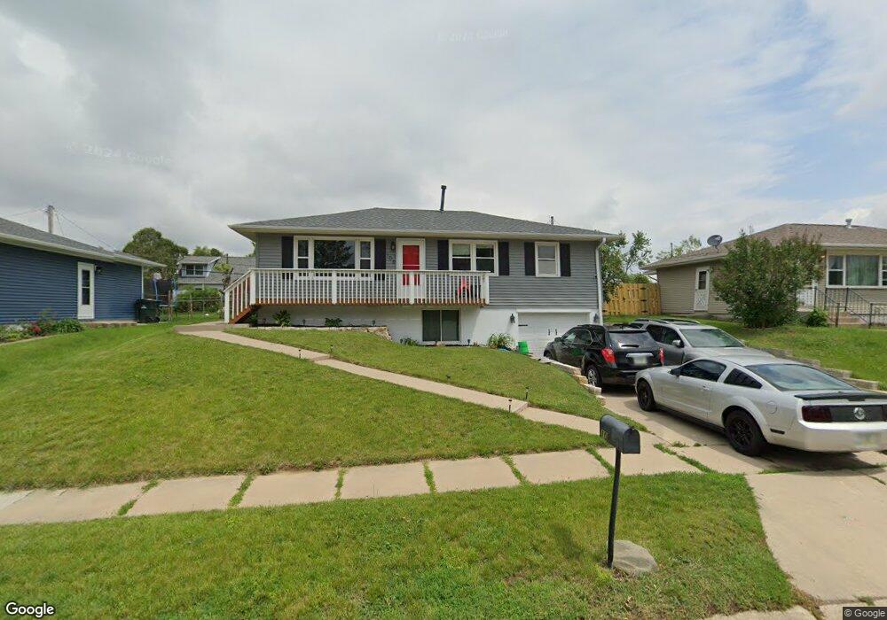 106 33rd Ave SW, Cedar Rapids, IA 52404 - photo 1