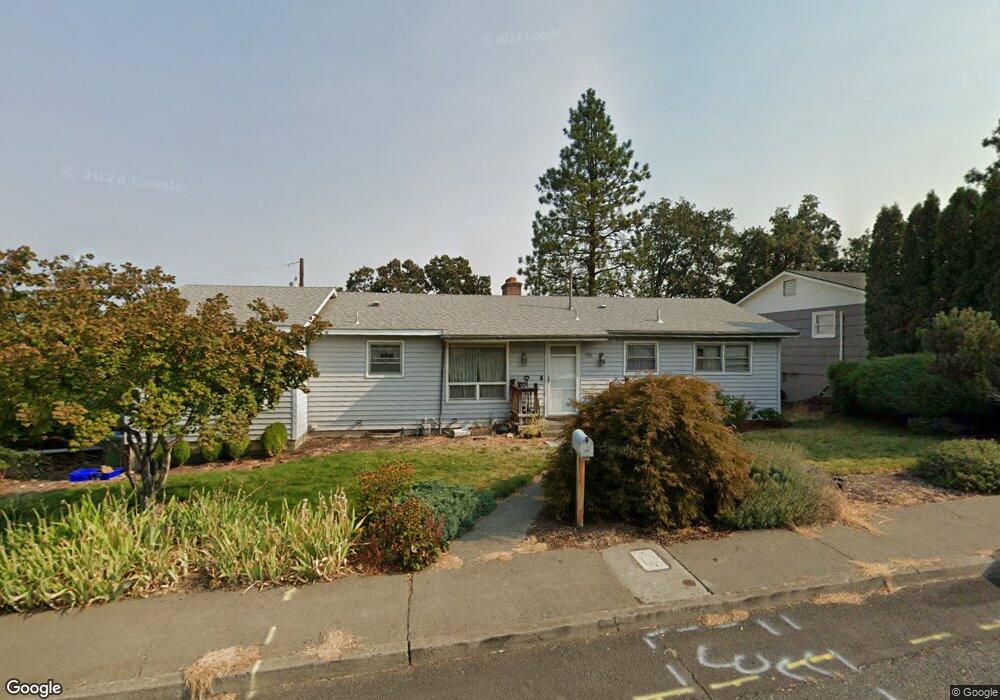 701 E 17th St, the Dalles, OR 97058 - photo 1