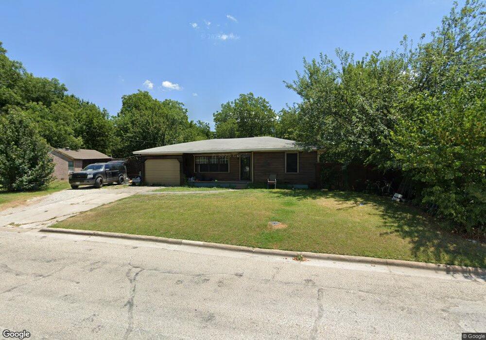 1010 Fair Ave, Gainesville, TX 76240 - photo 1