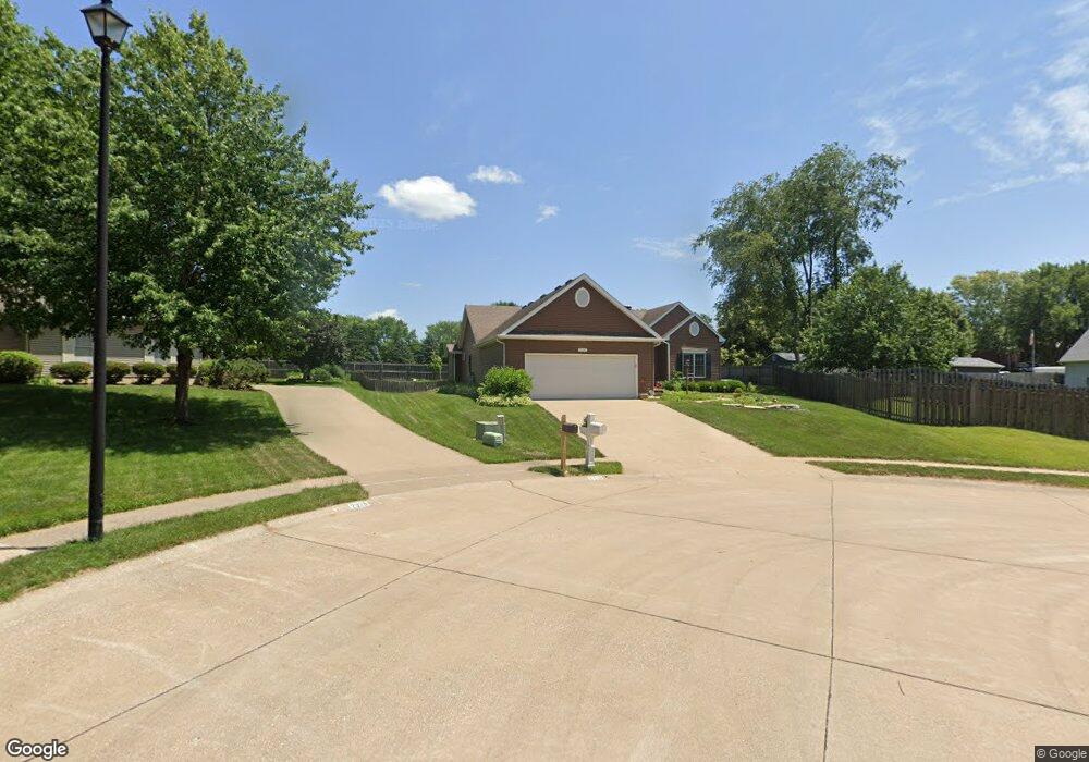 2319 Highland Park Ct, Davenport, IA 52803 - photo 1