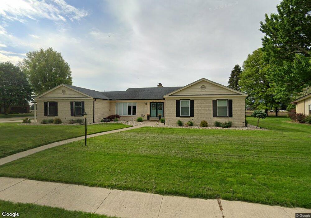 513 Crescent Dr, Mattoon, IL 61938 - photo 1