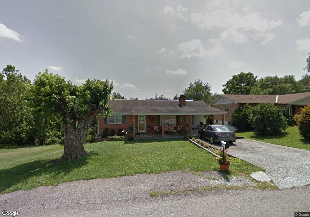 816 Oakhurst Ave, Pulaski, VA 24301 - photo 1