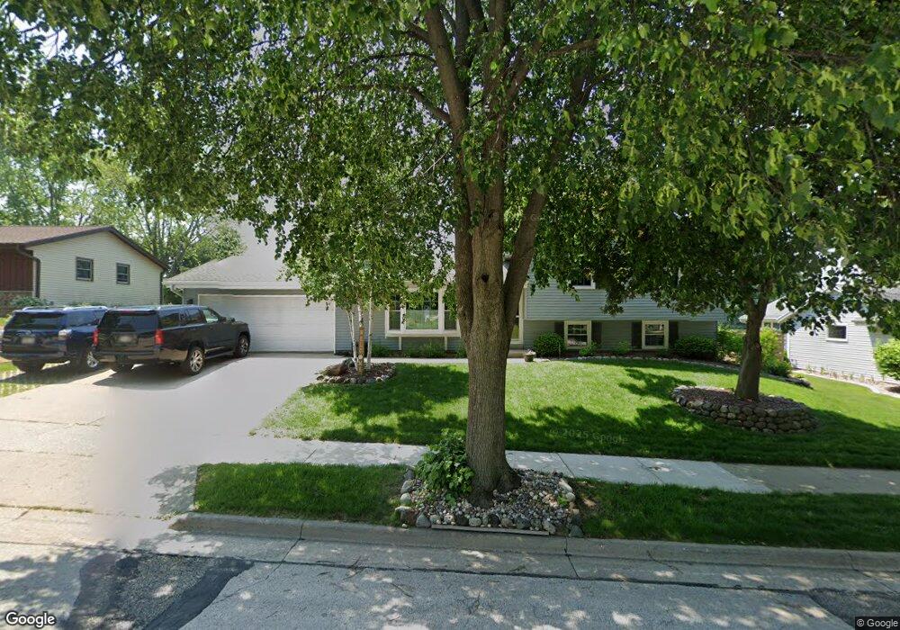 1926 Harvest Ln, Waukesha, WI 53186 - photo 1