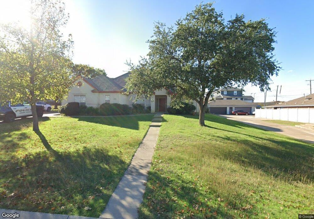 1013 Cook Dr, Grand Prairie, TX 75050 - photo 1