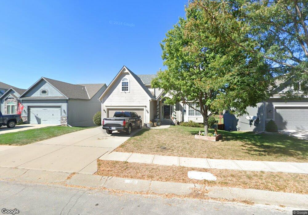 722 S Adams St, Raymore, MO 64083 - photo 1