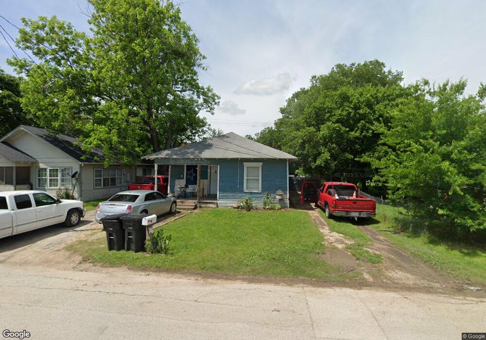 1317 N Brazos Ave, Cleburne, TX 76031 - photo 1