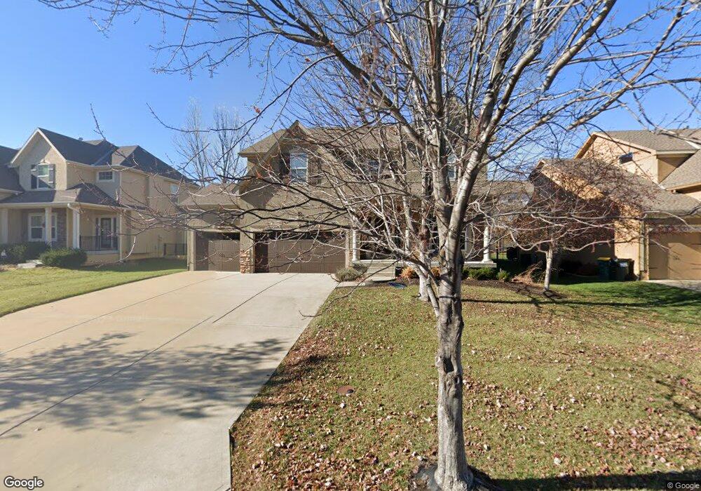 15522 Linden Ln, Overland Park, KS 66224 - photo 1