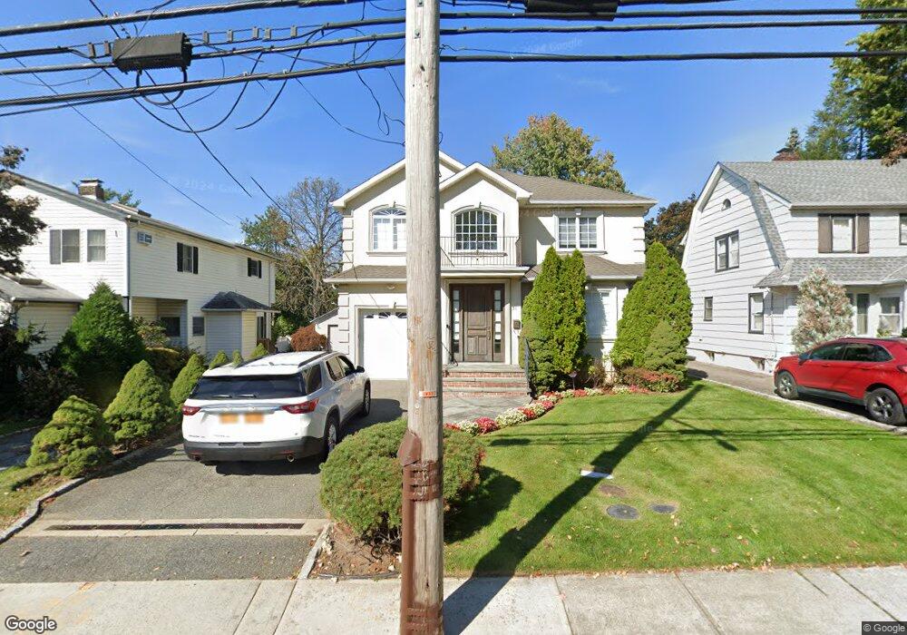 31 Fairview Ave, Great Neck, NY 11023 - photo 1