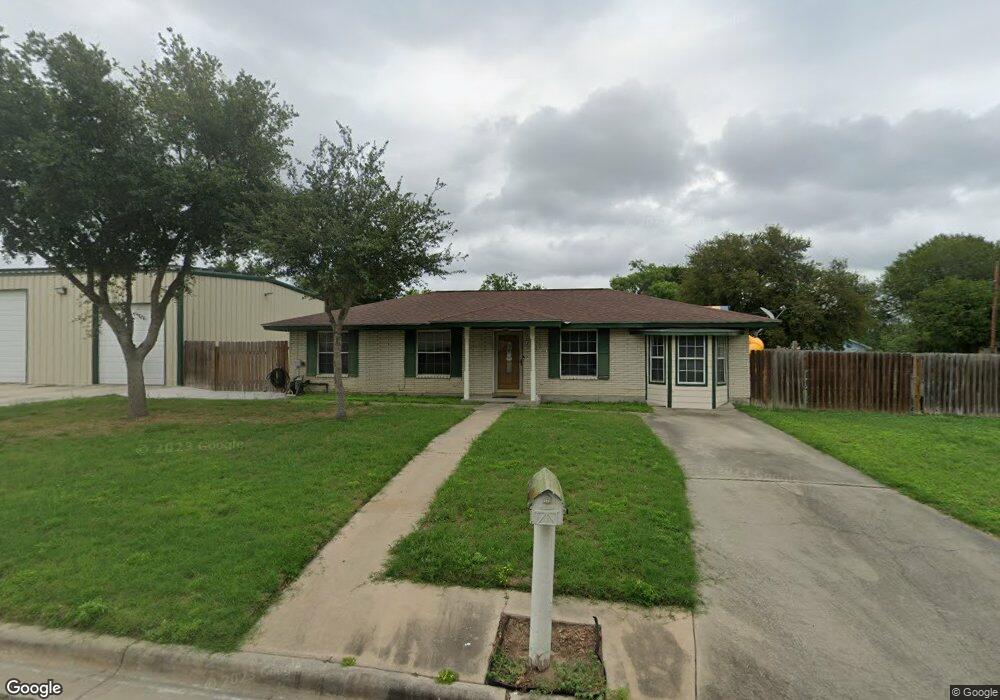902 N Hugo St, Beeville, TX 78102 - photo 1