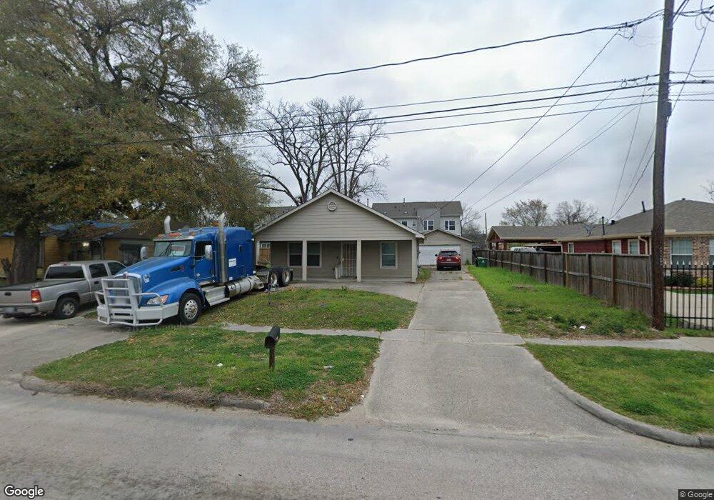 862 N Victory Dr, Houston, TX 77088 - photo 1
