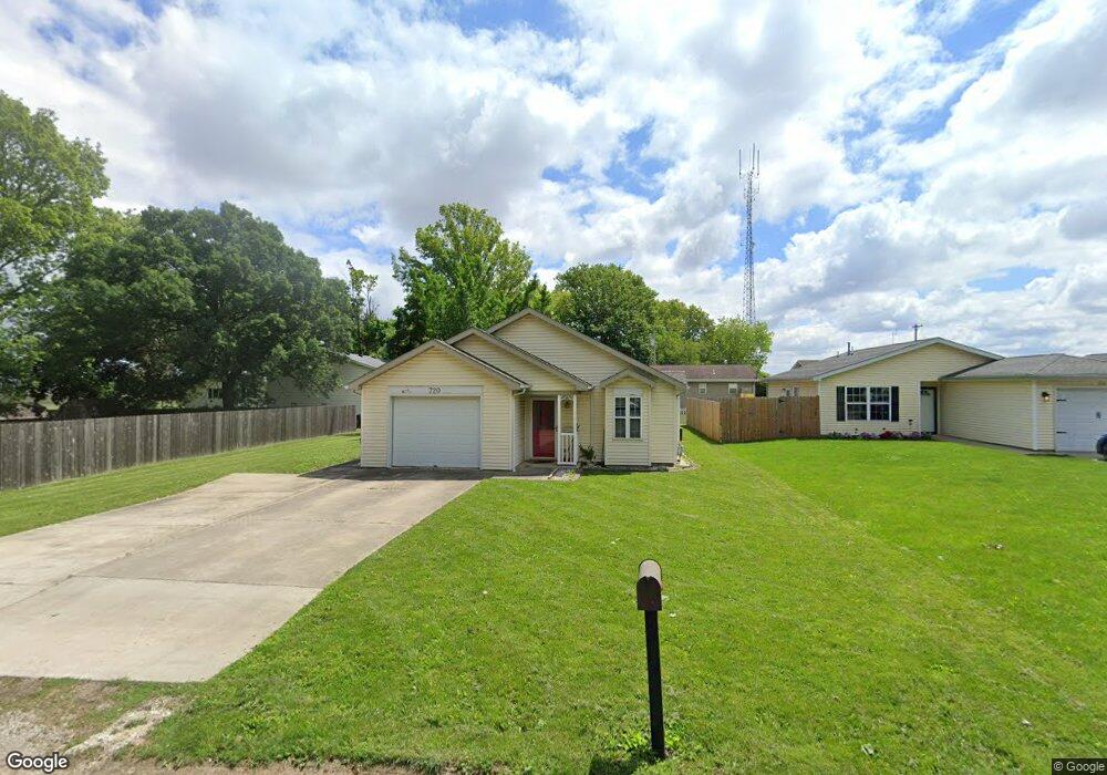 720 N 1st Division St, Mattoon, IL 61938 - photo 1