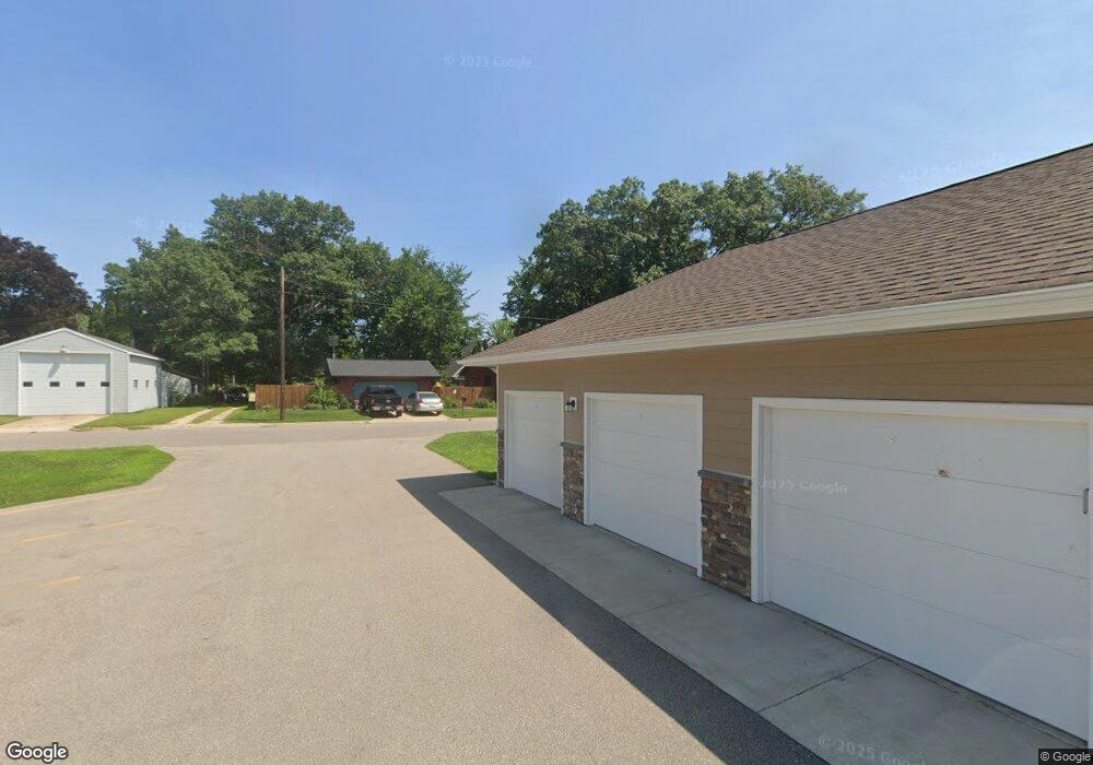 916 Cedar Dr unit 204, La Crescent, MN 55947 - photo 1